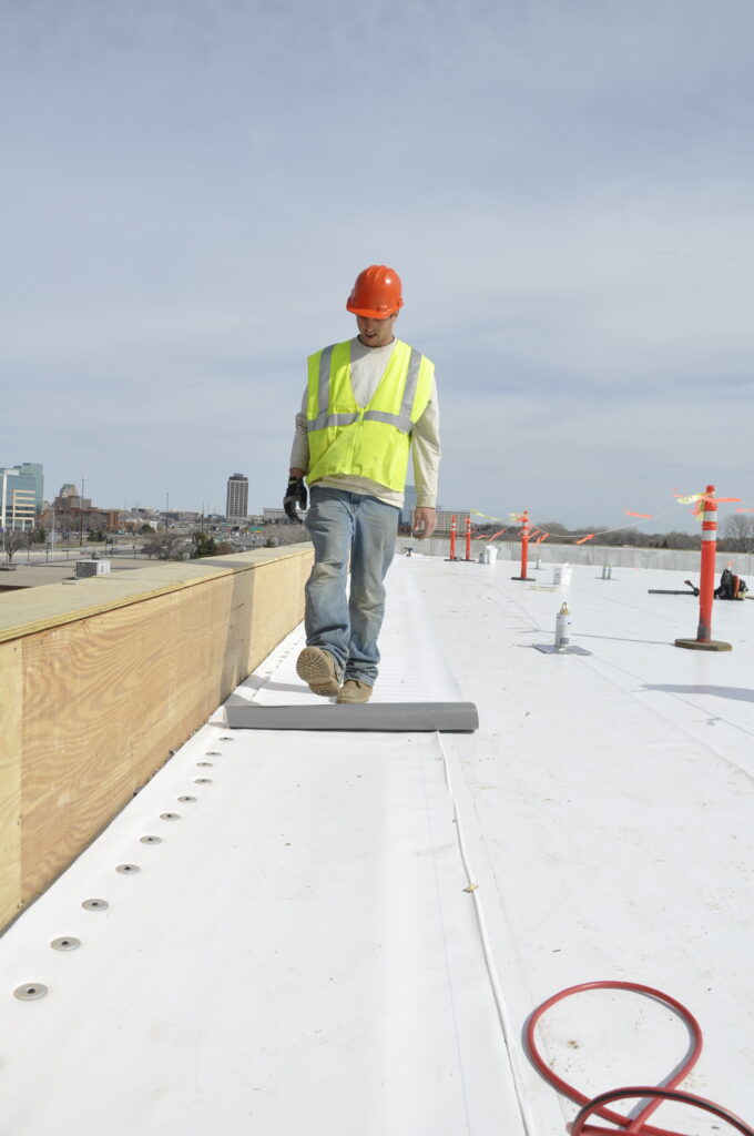 5 Key Features Of Commercial Roof Replacement Services